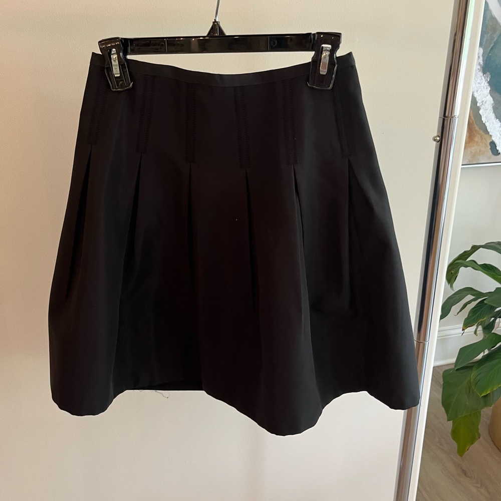 Structured circle skirt